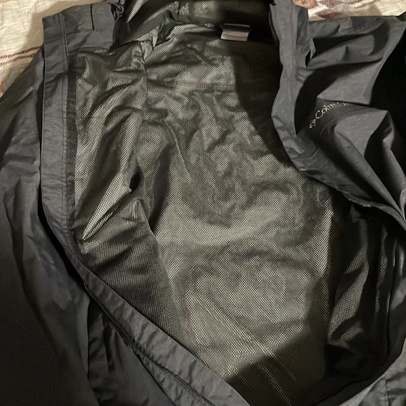 Mens Columbia Omni-tech rain coat. Medium - Picture 6 of 7
